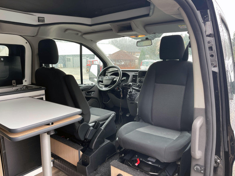 Kamper na bazie Forda Transit Custom - zabudowa CarterCaravans