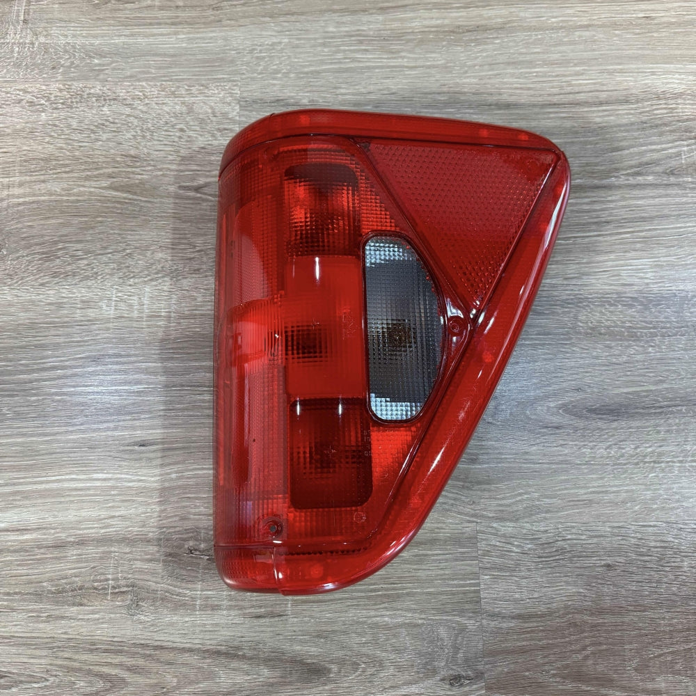 Lampa tylna Knaus CARAVAN 2000 LEWA z krawędzią odblaskową