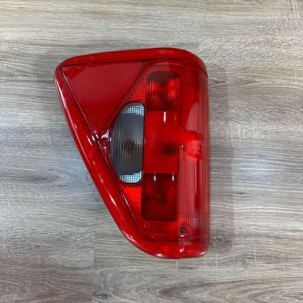 Lampa tylna Knaus CARAVAN 2000 PRAWA z krawędzią odblaskową