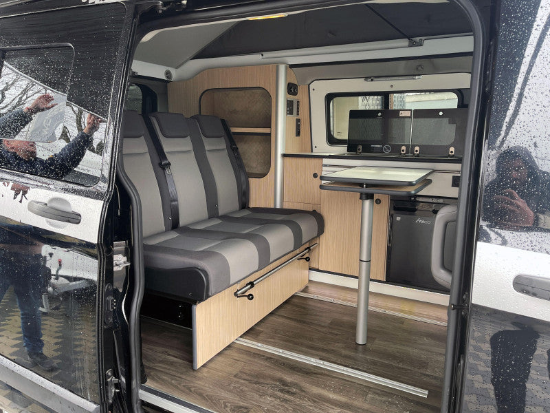 Kamper na bazie Forda Transit Custom - zabudowa CarterCaravans